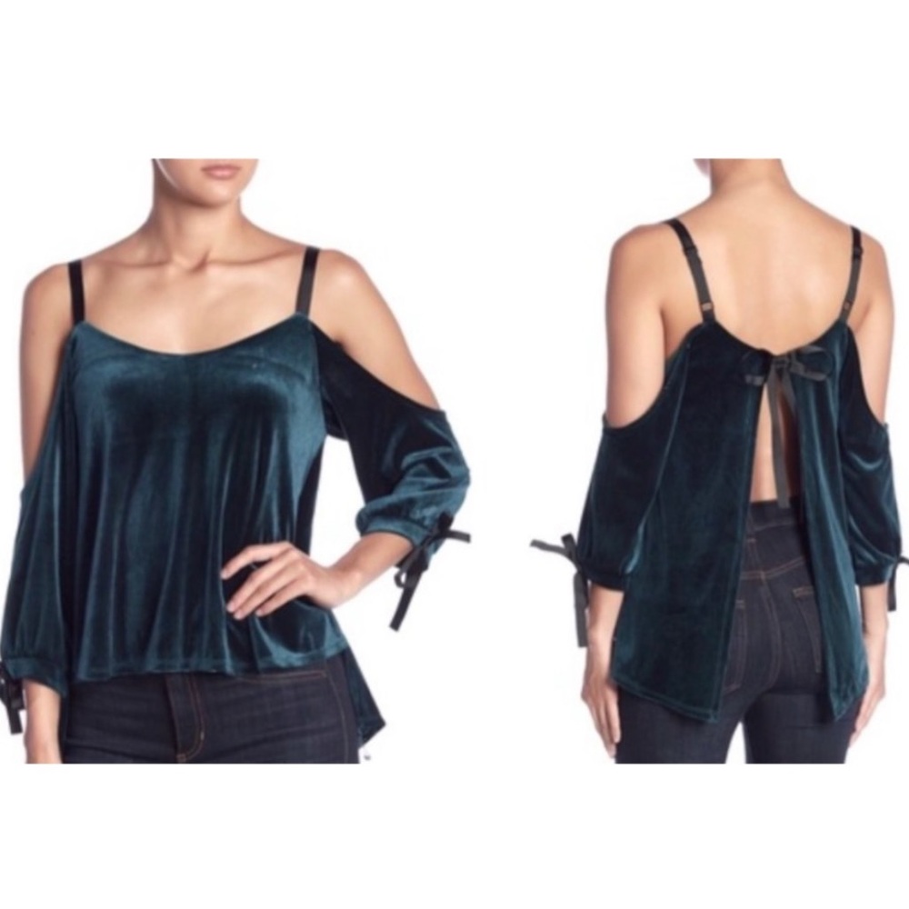 NWT Romeo & Juliet Couture dark green cold shoulder top / S/M